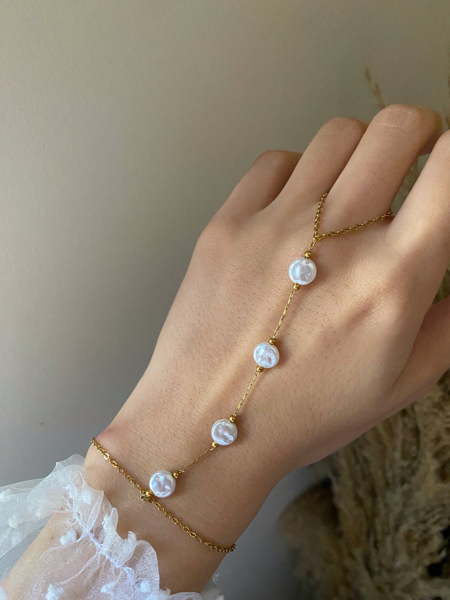 Pearly Round hand chain