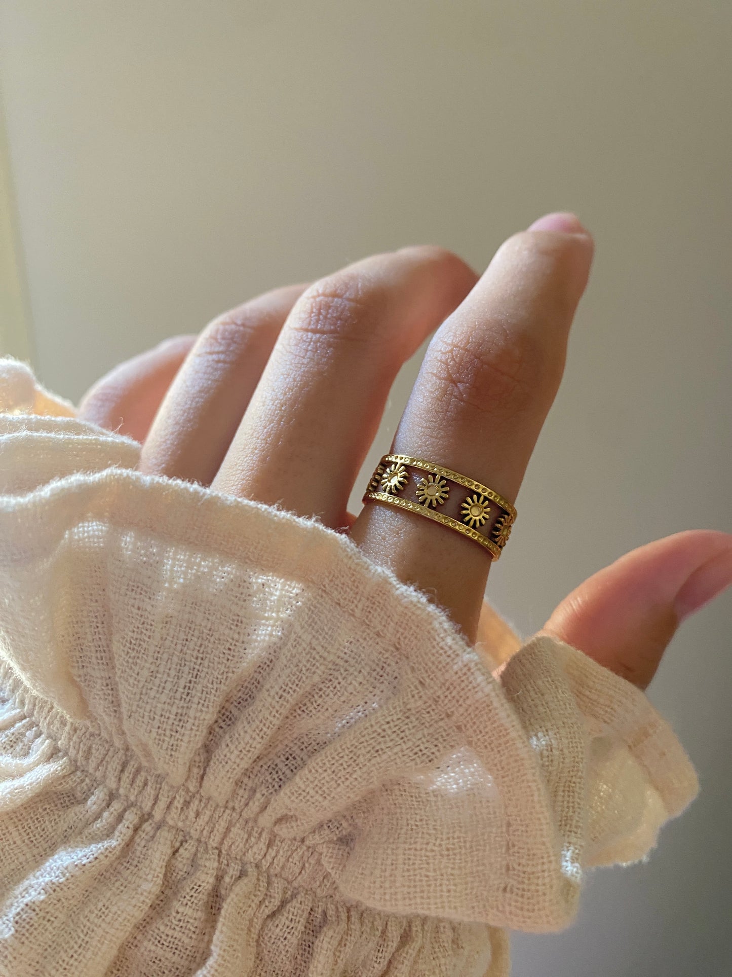 Flower Belt Ring