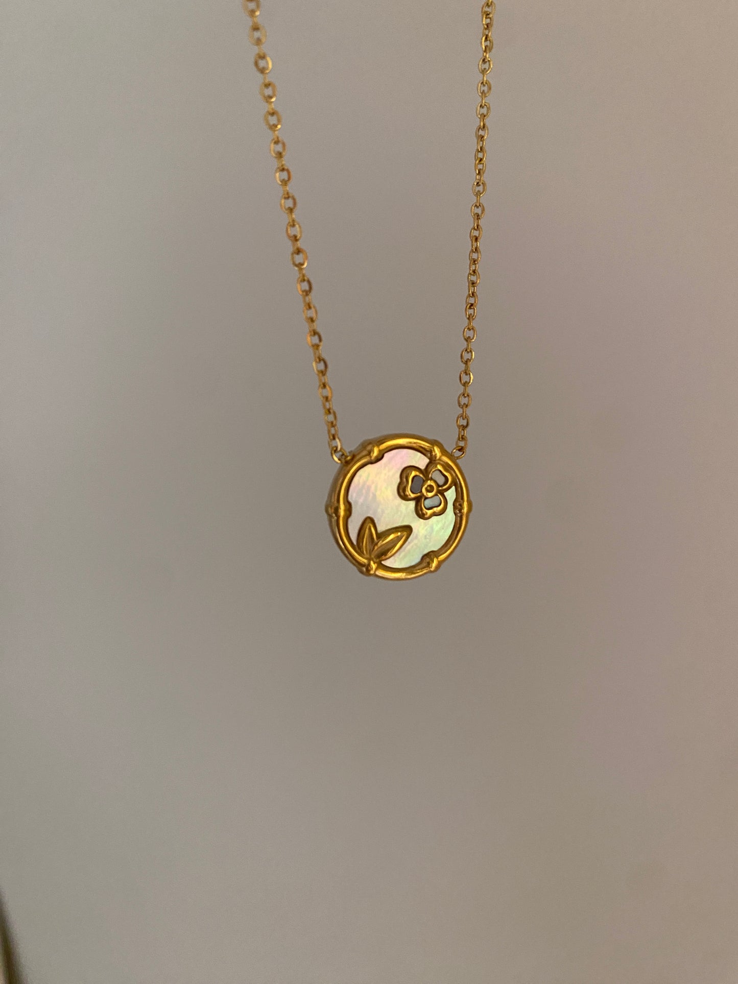 Iris necklace