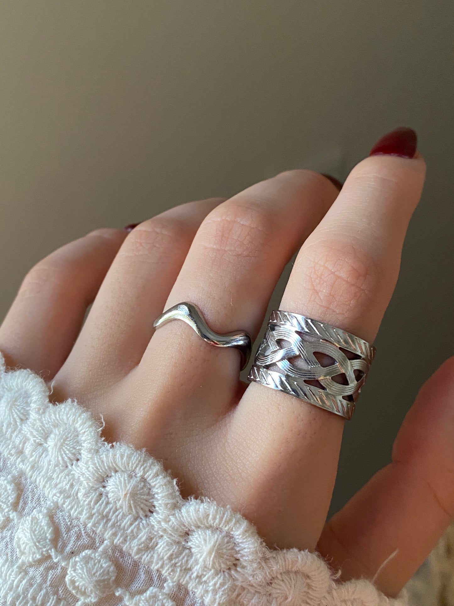 Wavy ring