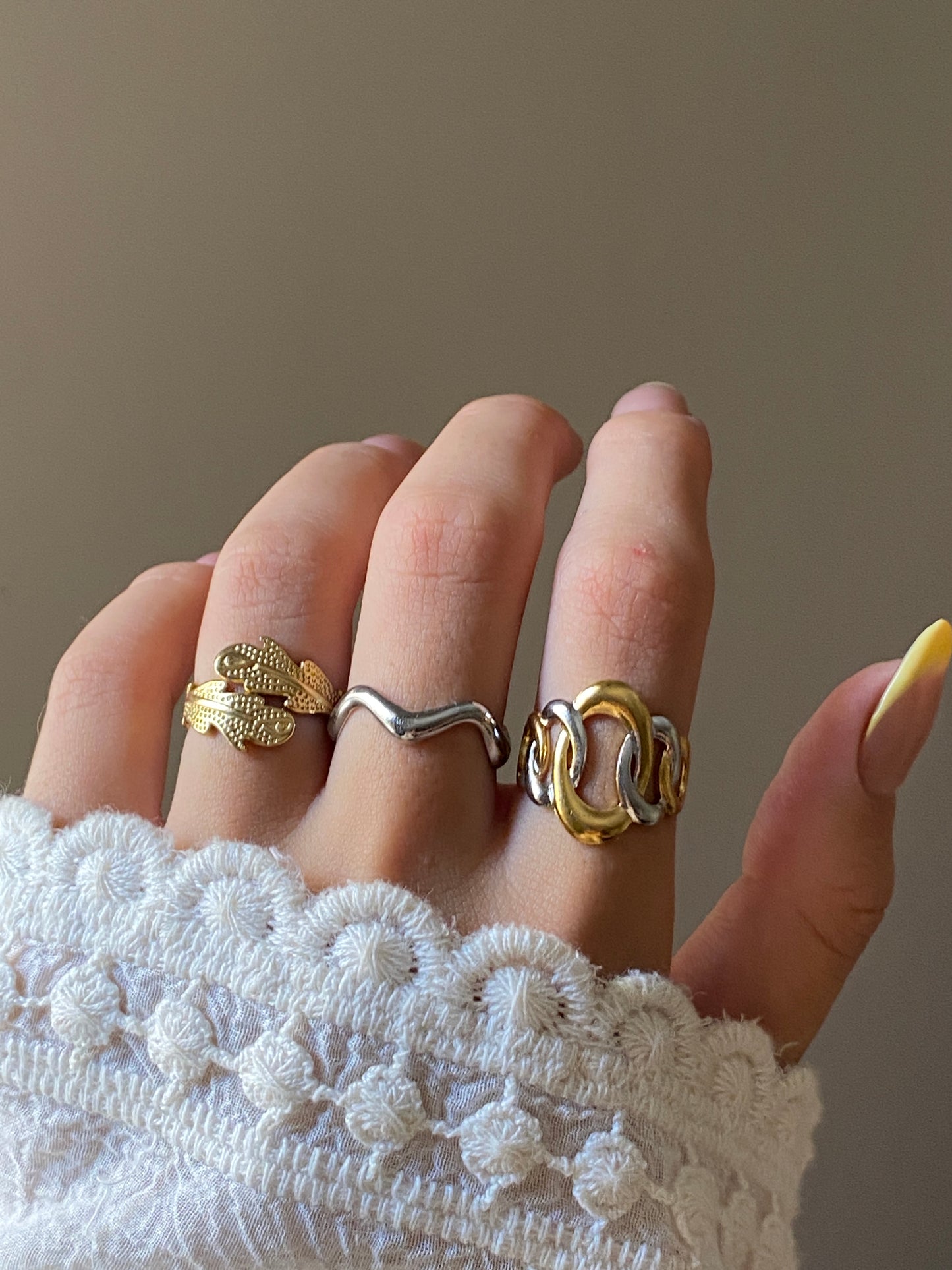 Dual feather ring