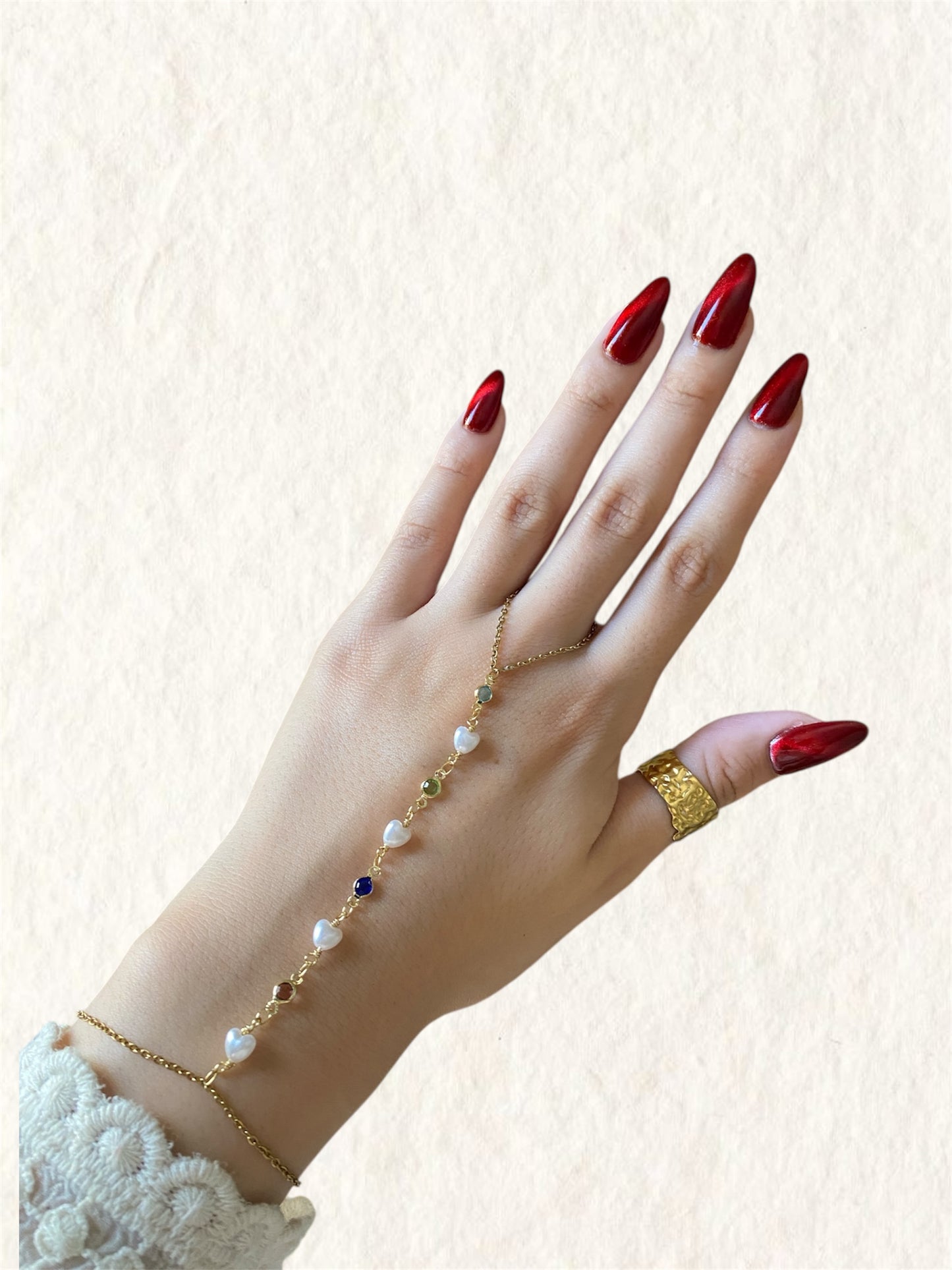 Pearly heart Hand chain
