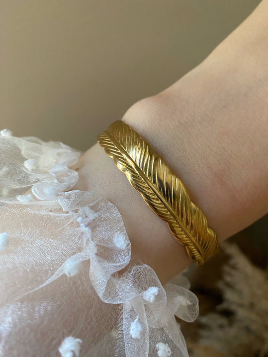 Pluma Bangle
