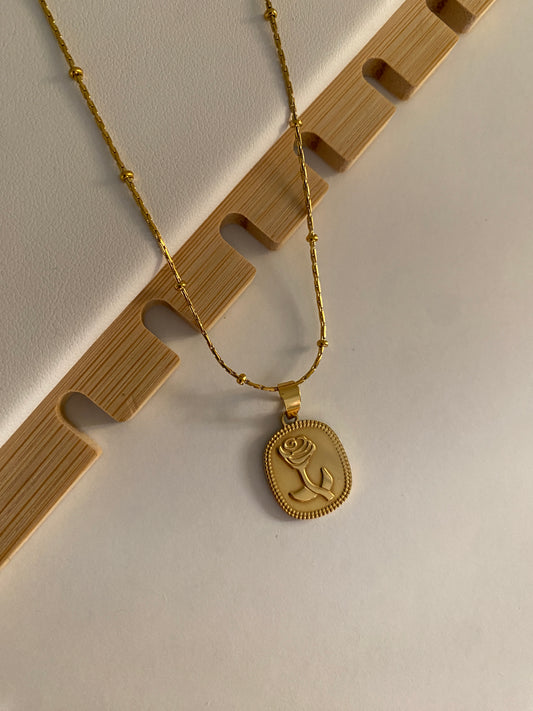 Golden Rosa Necklace