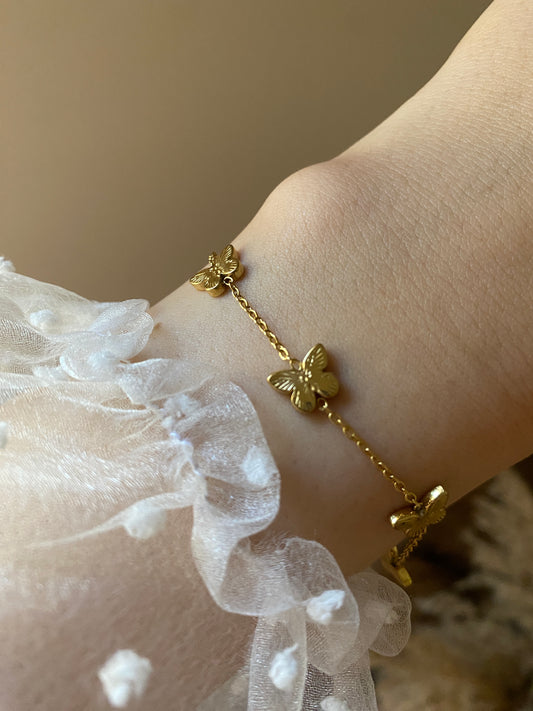 Golden wings bracelet