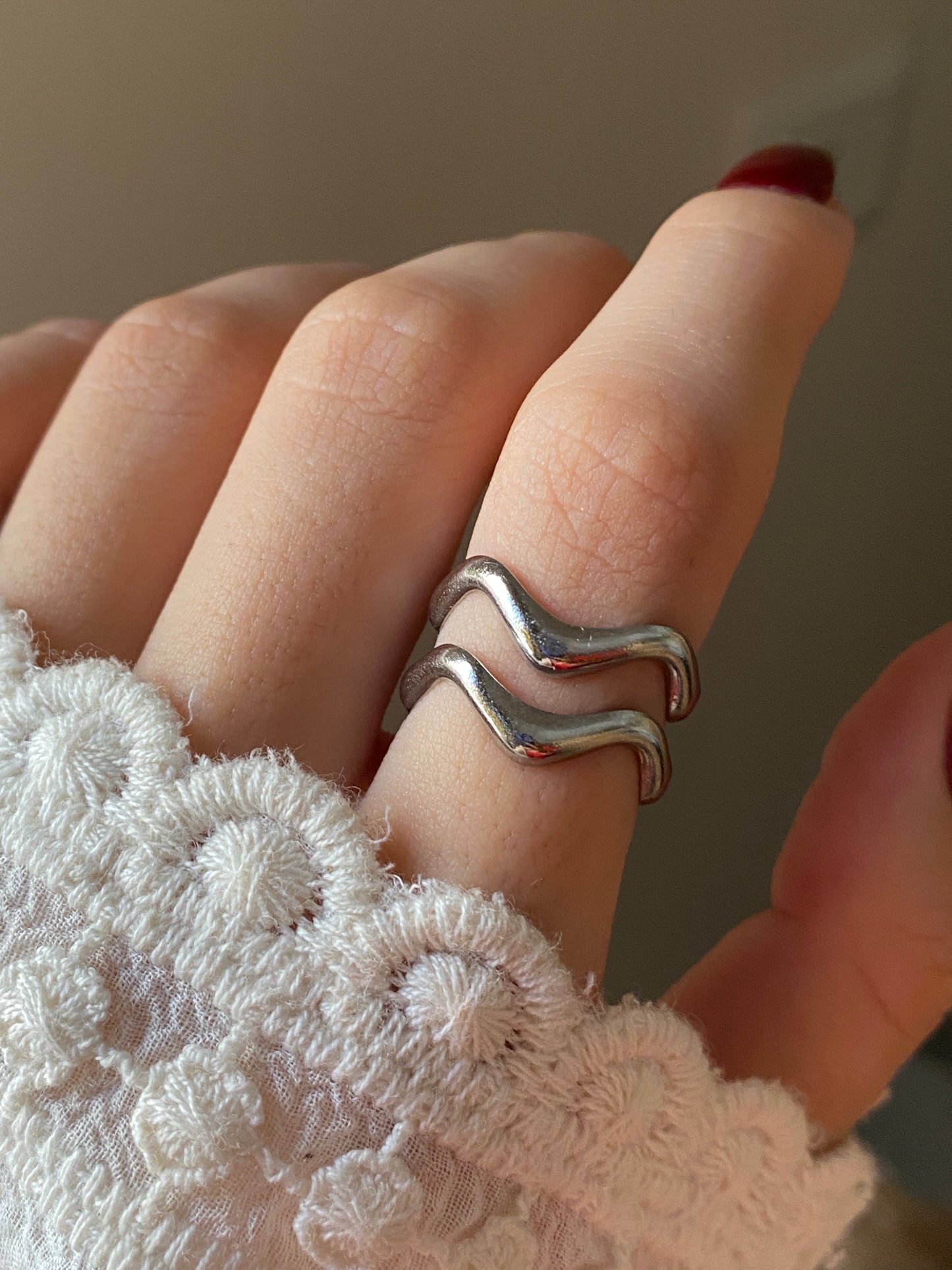 Wavy ring
