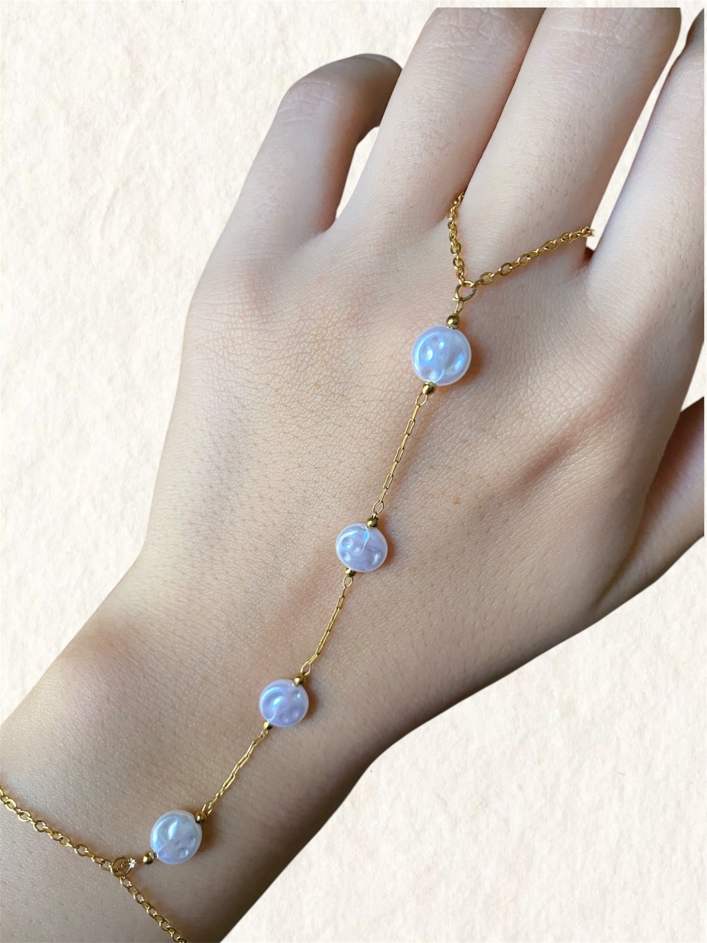 Pearly Round Hand Chain