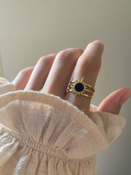 Black star ring