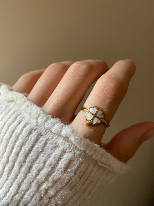 Clover Ring