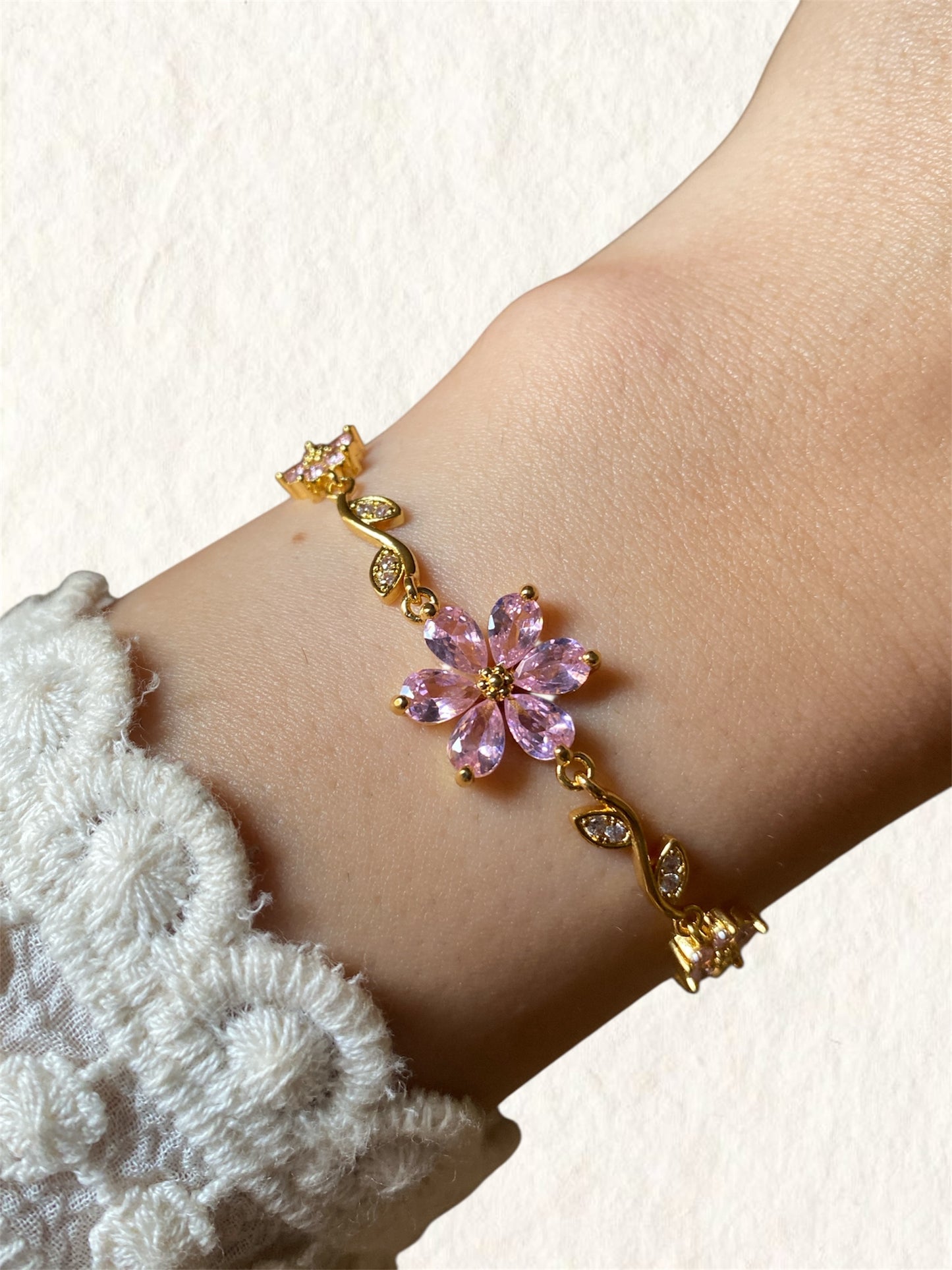 Pinky Daisy Bracelet